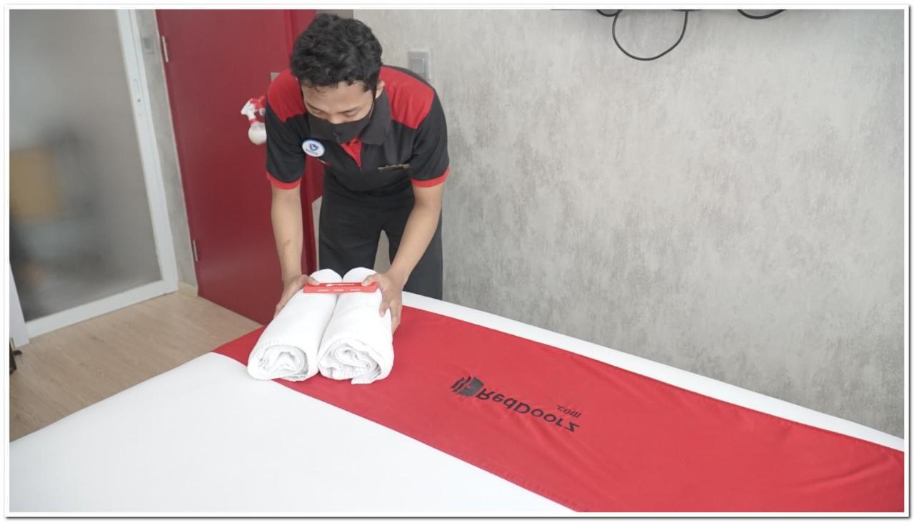 Reddoorz Plus @ Purwosari Solo Extérieur photo